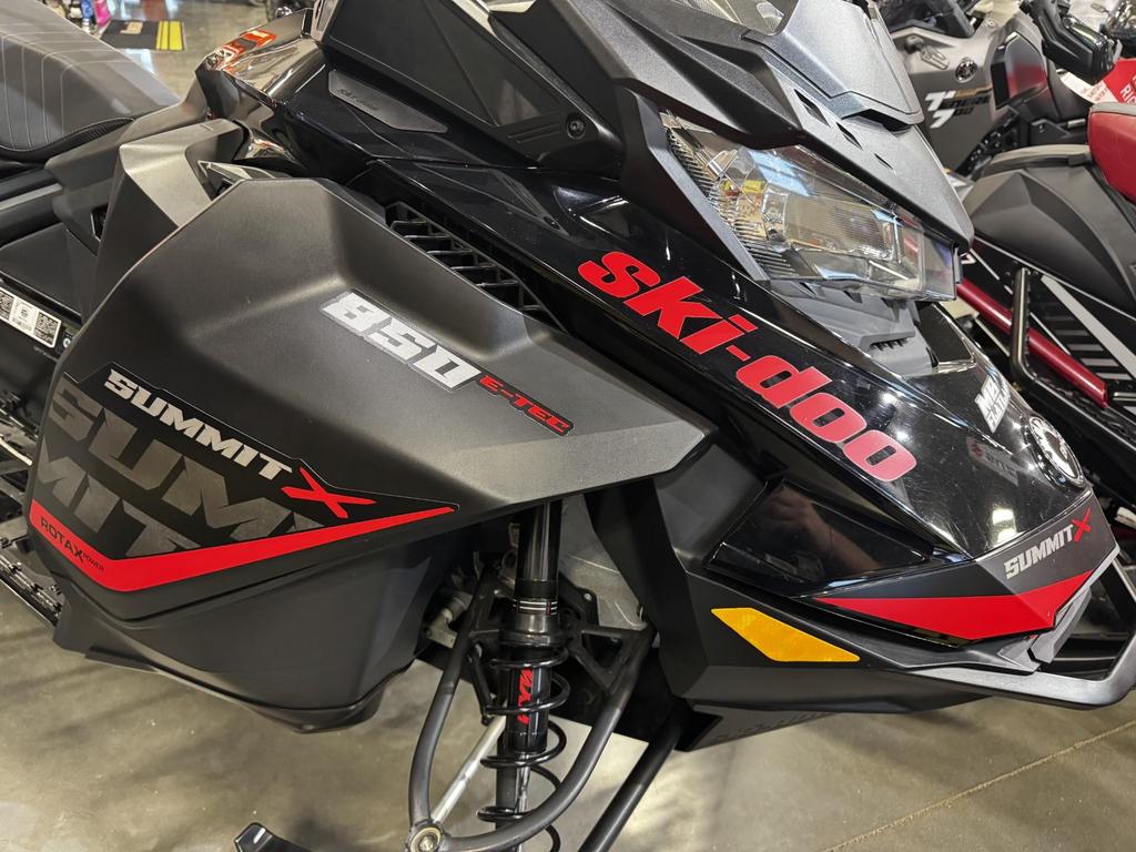 2019 Ski-Doo SUMMIT X 165 850 E-TEC photo 2