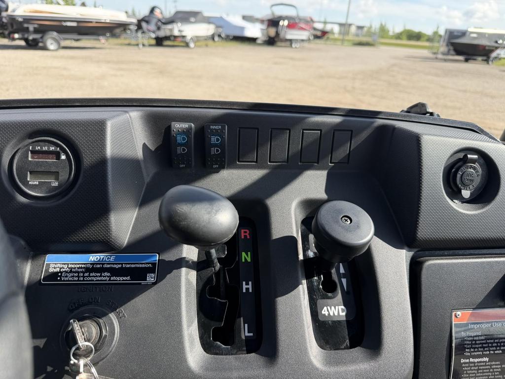 2026 Kawasaki MULE SX 4x4 XC LE photo 3