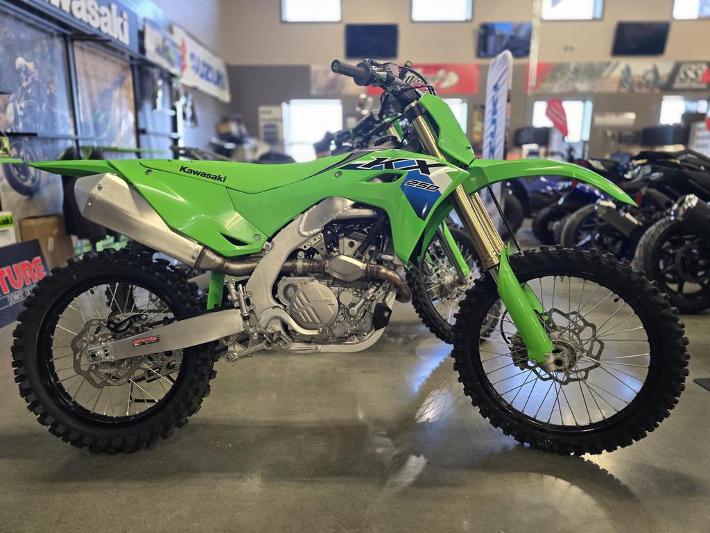 2027 Kawasaki KX250F photo 4